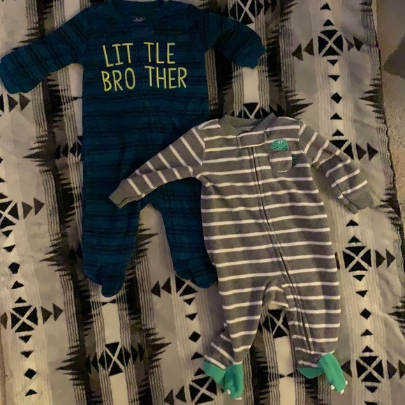 Carter’s baby boy set of 2 footed pjs - Picture 1 of 5